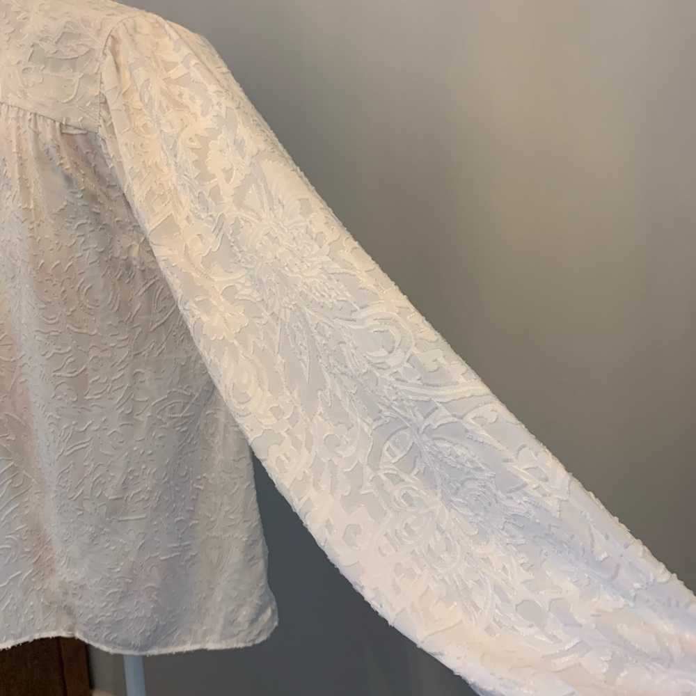 Gorgeous Loft off white shirt - Picture 4 of 9